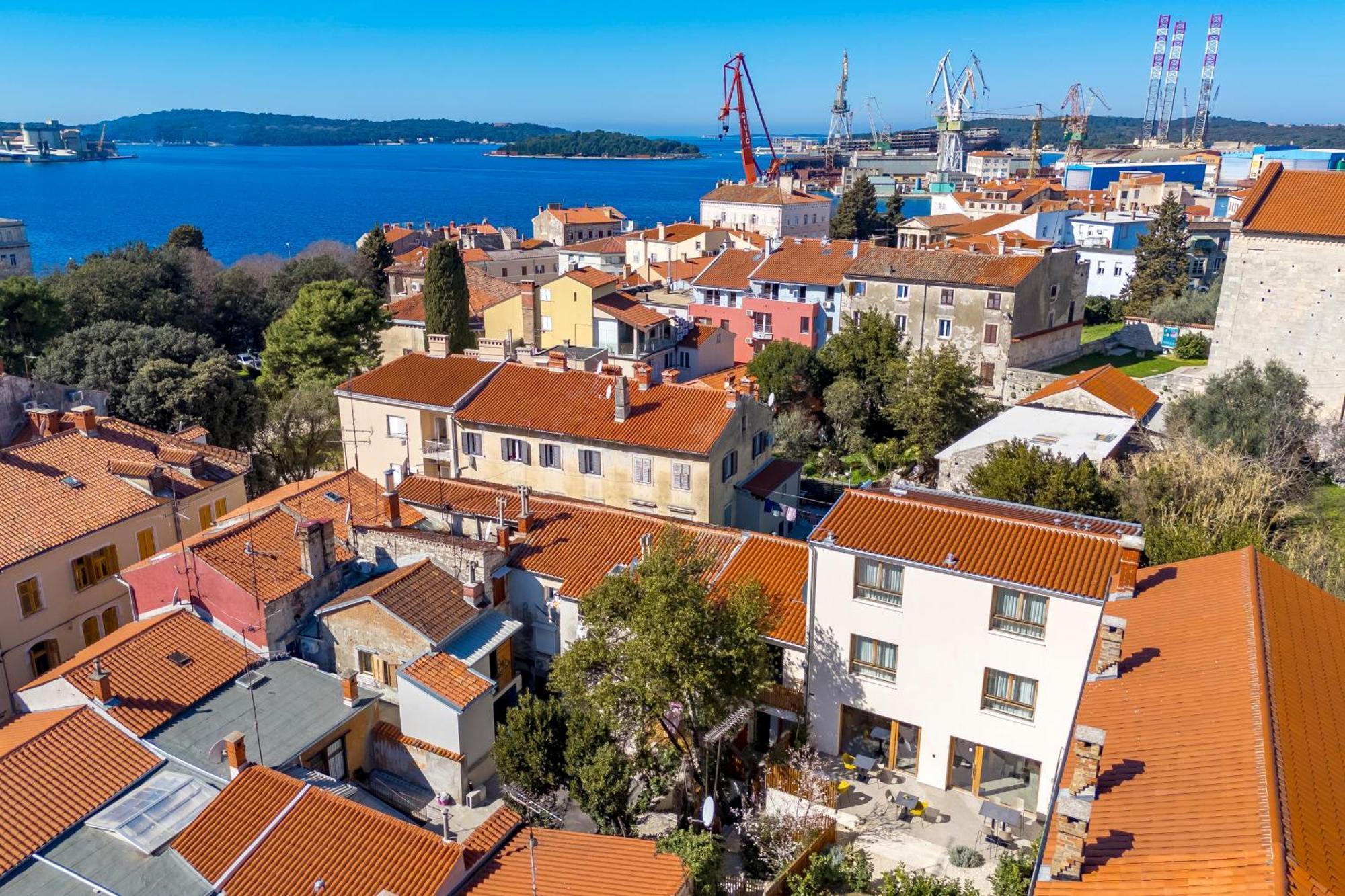 And Old Center * Pula